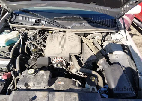 2005 Lincoln Town Car Signature Limited из США, поврежденный, VIN 1LNHM82W55Y608589